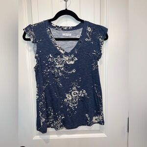 Maurices Blue Floral V-Neck Cap Sleeve Top